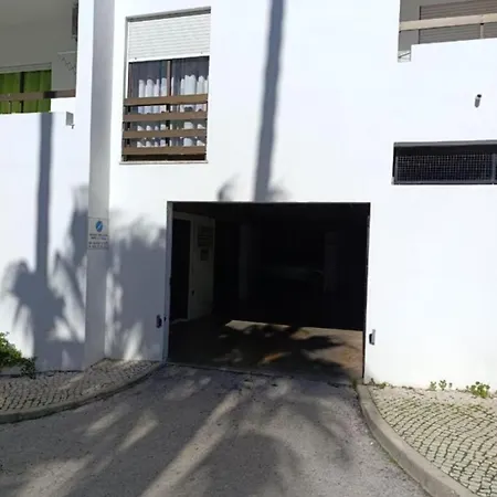 View 990 Meters From On Foot 아파트