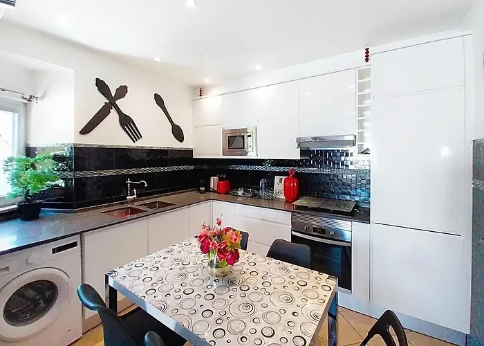 View 990 Meters From On Foot