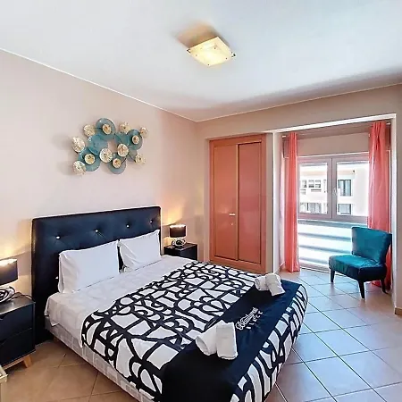View 990 Meters From On Foot Apartment *