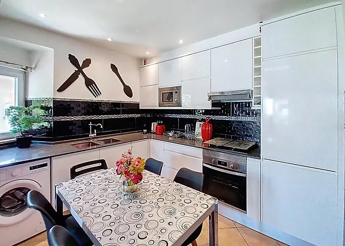 Apartman View 990 Meters From On Foot